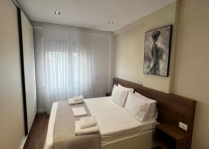 شقة Luxe Haven New Bazzar 4 تيرانا