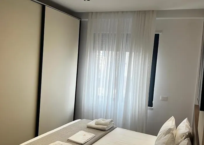 شقة Luxe Haven New Bazzar 4 تيرانا